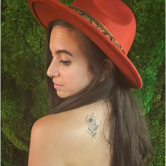 Meet your Posher, Abigail - Picture 1 of 2